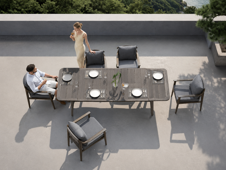LEO Outdoor Dining