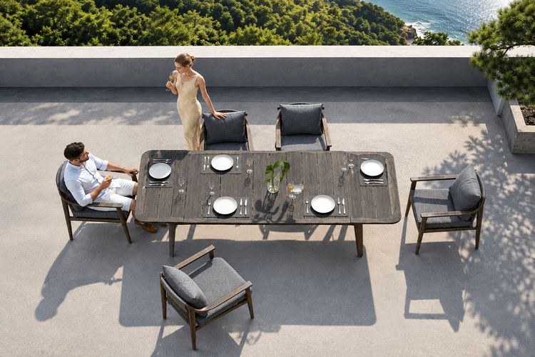 LEO Outdoor Dining
