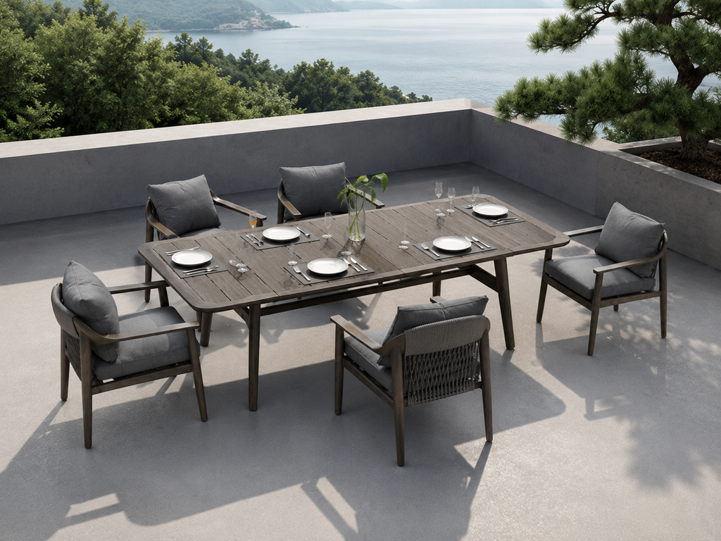 LEO Outdoor Dining