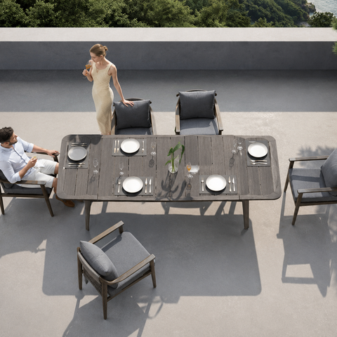 LEO Outdoor Dining