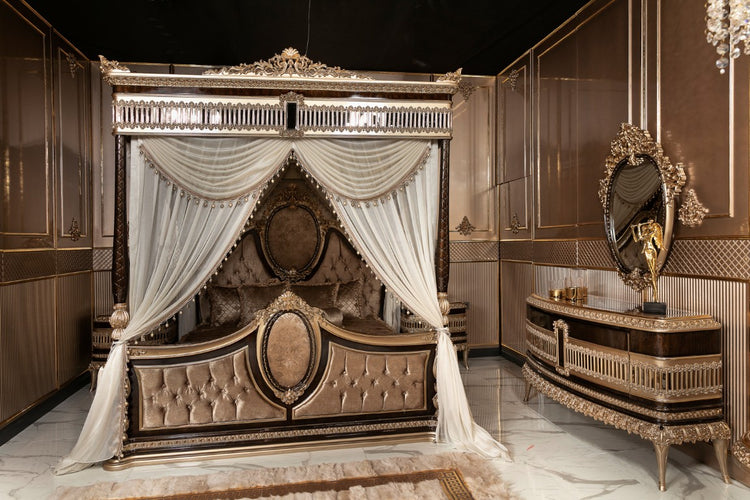 EMPIRE Classic Canopy Bed Set