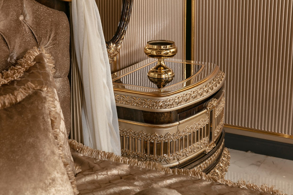 EMPIRE Classic Canopy Bed Set