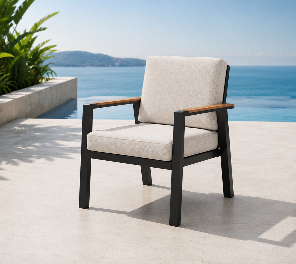 EMOTI Outdoor Dining